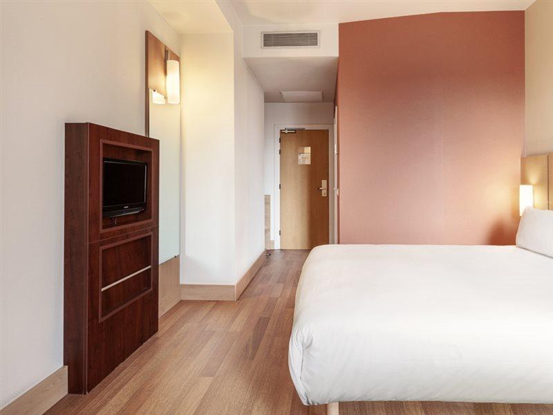B&B Hotel Barcelona Mataro Bagian luar foto